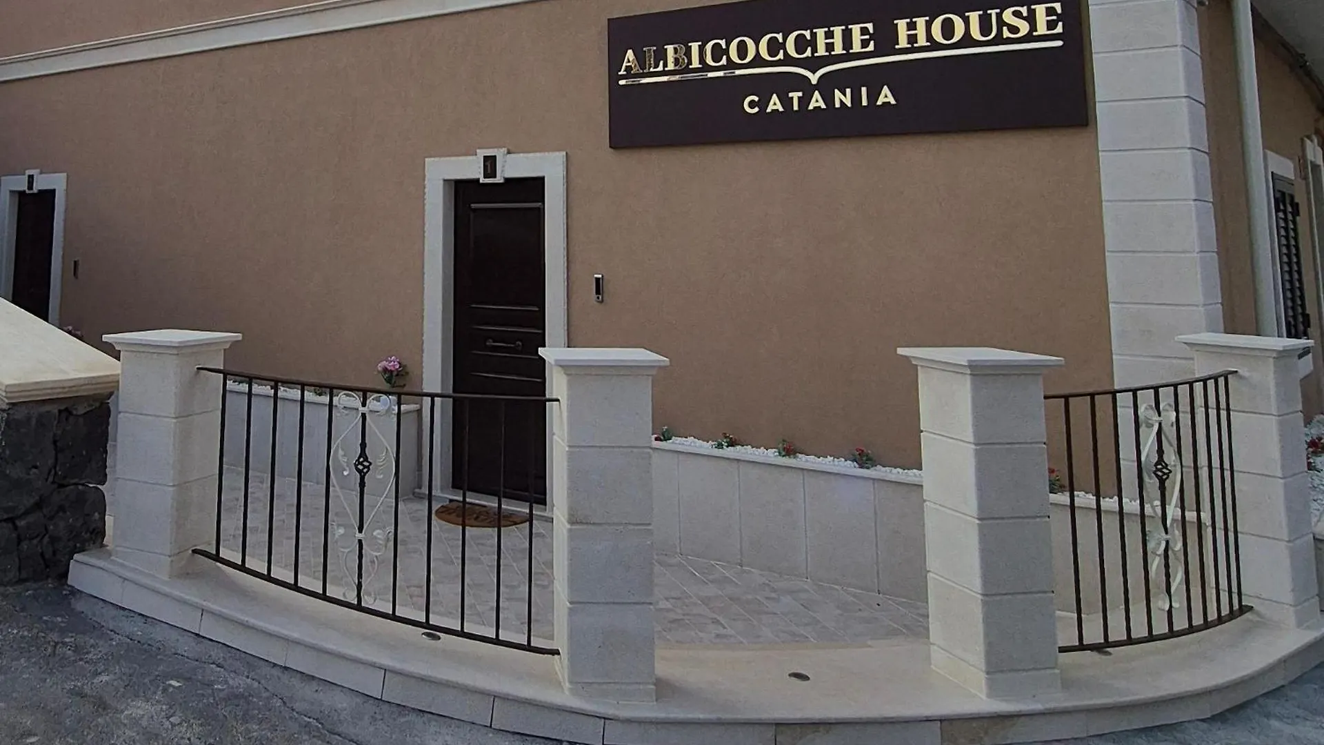 Albicocche House Catania Hotel Italy